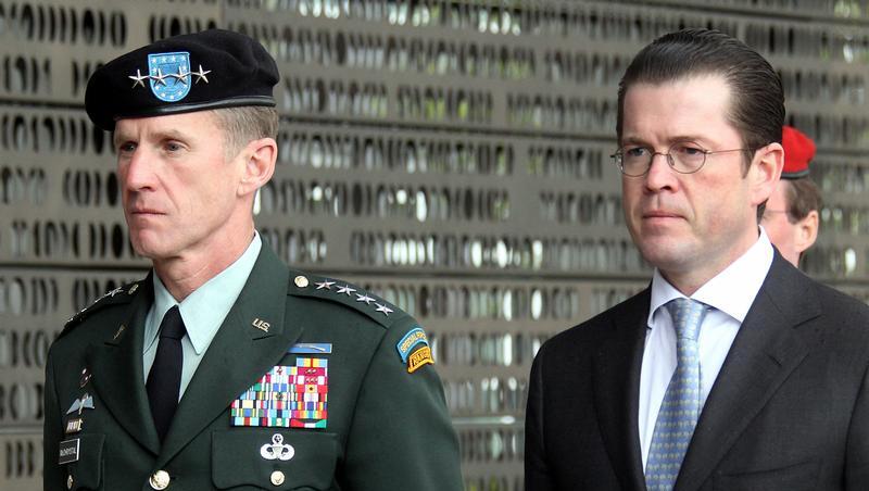 US-Kommandeur Stanley McChrystal zu Gast bei Verteidigungsminister Karl-Theodor zu Guttenberg US-Kommandeur Stanley McChrystal zu Gast bei Verteidigungsminister Karl-Theodor zu Guttenberg