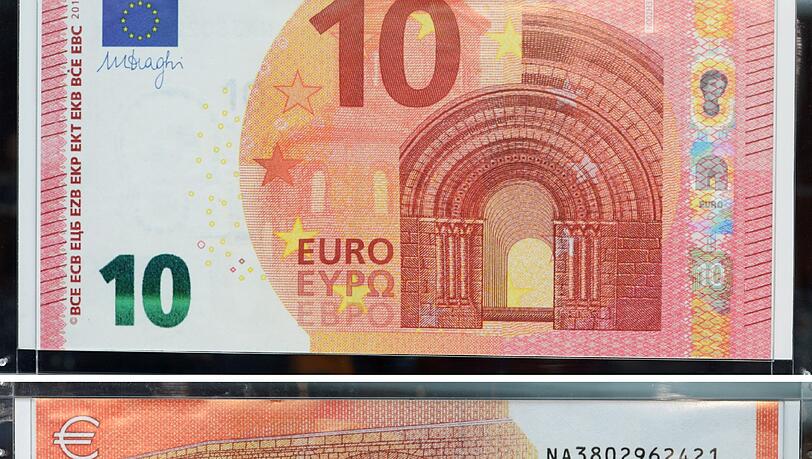 So sieht er aus: Die EZB hat in Frankfurt/Main den neuen Zehn-Euro-Schein präsentiert. So sieht er aus: Die EZB hat in Frankfurt/Main den neuen Zehn-Euro-Schein präsentiert.