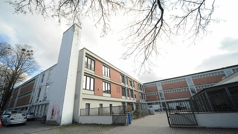 Am Klenze-Gymnasium werden Beschwerden über die maroden Zustände laut. Am Klenze-Gymnasium werden Beschwerden über die maroden Zustände laut.