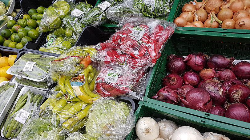 Gemüse satt: ein typischer türkischer Supermarkt.