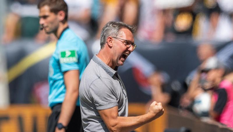 Nürnbergs Trainer Damir Canadi jubelt nach dem 1:0 Sieg. Foto: Robert Michael