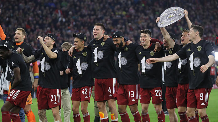 Die Bayern nach dem 3:1-Sieg gegen Borussia Dortmund.