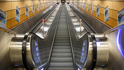 Die Rolltreppen am U-Bahnhof Karlsplatz (Stachus).