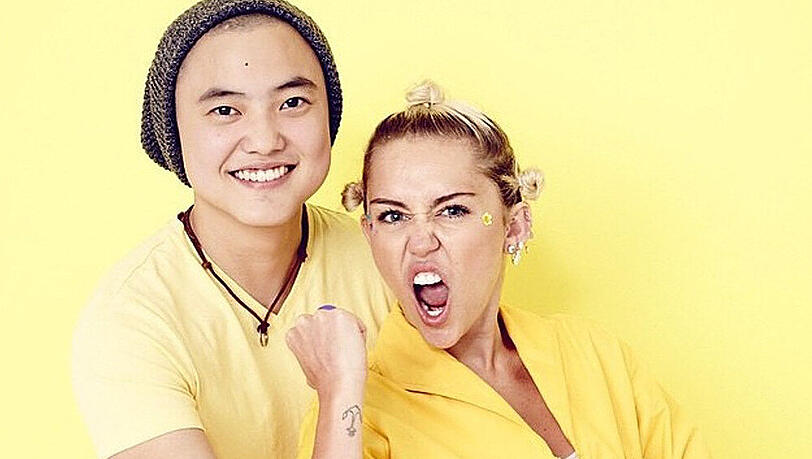 Miley Cyrus kämpft ganz in Gelb für die Rechte von Lesben, Schwulen, Bisexuellen und Transgendern Miley Cyrus kämpft ganz in Gelb für die Rechte von Lesben, Schwulen, Bisexuellen und Transgendern