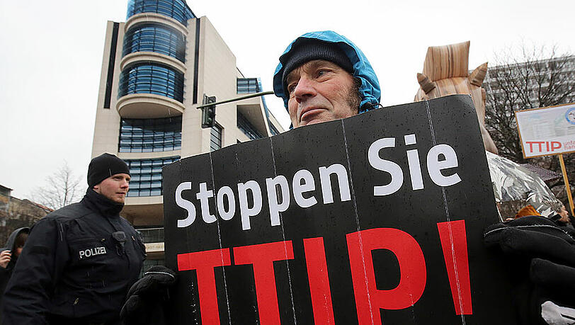 Der Protest gegen TTIP weitet sich aus, auch in München. Der Protest gegen TTIP weitet sich aus, auch in München.