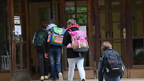 Da es keine einheitliche Regelung für die Öffnung gibt, könnten Länder die Schulen teilweise im Februar wieder öffnen.