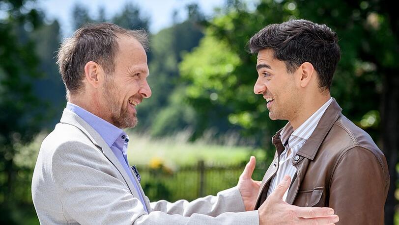 "Sturm der Liebe": Leander (r.) bittet Markus spontan um seinen Segen als Brautvater.