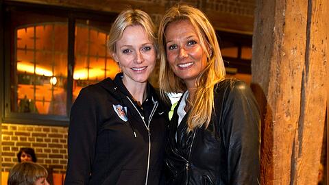 Die früheren Profi-Schwimmerinnen Fürstin Charlène von Monaco (l.) und Franziska van Almsick verbindet eine lange Freundschaft. Bei verschiedenen Gelegenheiten, wie hier 2012 bei den Olympischen Spielen in London, treffen sie sich.
