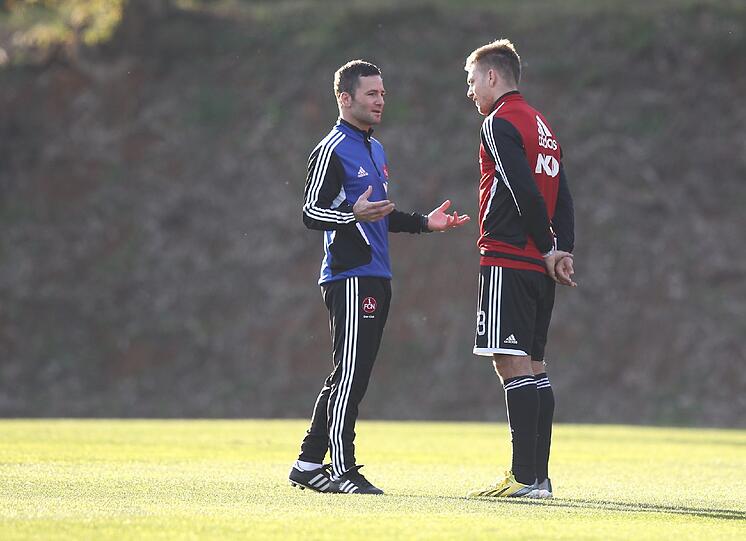 Coach Michael Wiesinger im Gespräch mit Alexander Esswein.