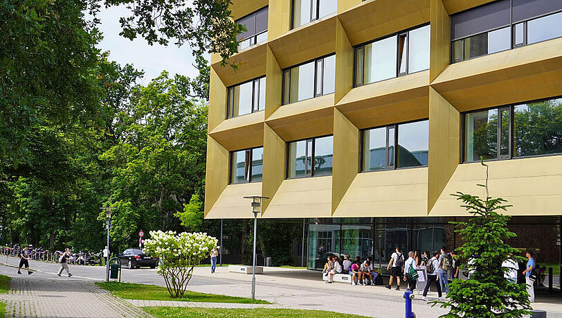 Die Studiengänge der sieben Fakultäten sind ebenso zukunftsorientiert wie die Positionierung der HS Coburg als Arbeitgeberin. Die Studiengänge der sieben Fakultäten sind ebenso zukunftsorientiert wie die Positionierung der HS Coburg als Arbeitgeberin.