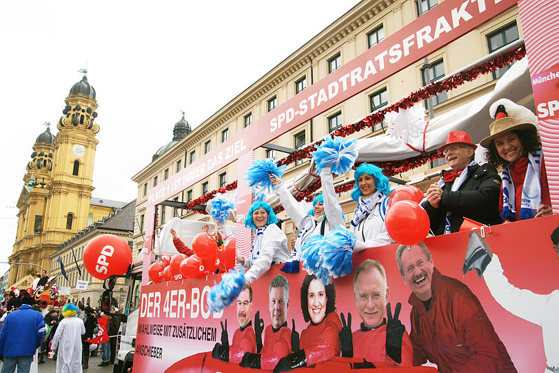 Die Münchner Faschingsumzüge am Königs- und Odeonsplatz.
