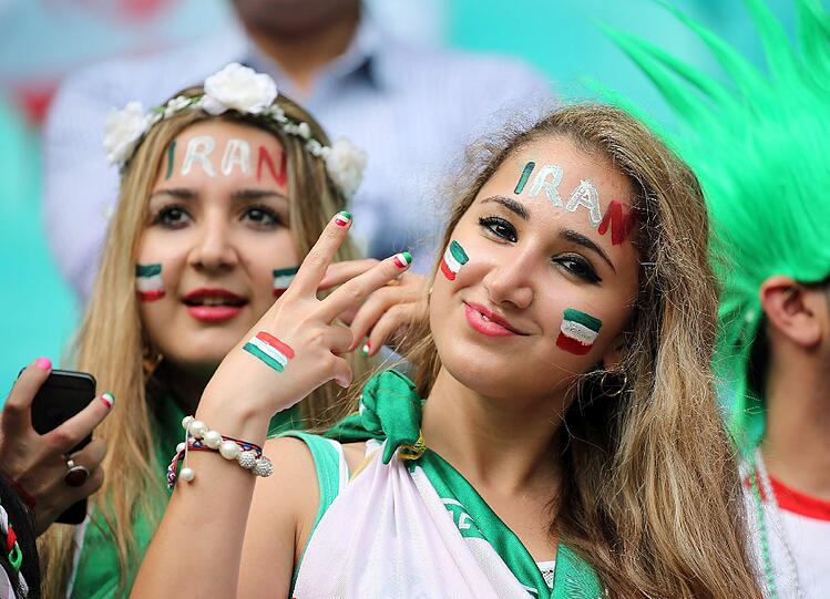 Ob im Stadion in Brasilien oder beim Public Viewing daheim: Die heißesten Fans der WM. Die Bilder!