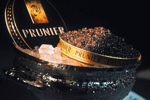 Für den kleinen Hunger: Echter Beluga-Kaviar  in der Golddose für 2100 Euro.
