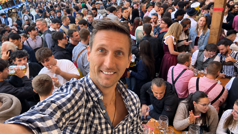 Softwareentwickler Danijel Dedic aus Kufstein ist Wiesn-Fan. Aus Frust über den Reservierungsstress hat er zur diesjährigen Wiesn ein einzigartiges Tool entwickelt. Softwareentwickler Danijel Dedic aus Kufstein ist Wiesn-Fan. Aus Frust über den Reservierungsstress hat er zur diesjährigen Wiesn ein einzigartiges Tool entwickelt.