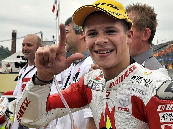 So oft hat er schon gewonnen: Bradl nach seinem zweiten Sieg.