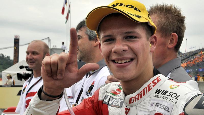 So oft hat er schon gewonnen: Bradl nach seinem zweiten Sieg. So oft hat er schon gewonnen: Bradl nach seinem zweiten Sieg.
