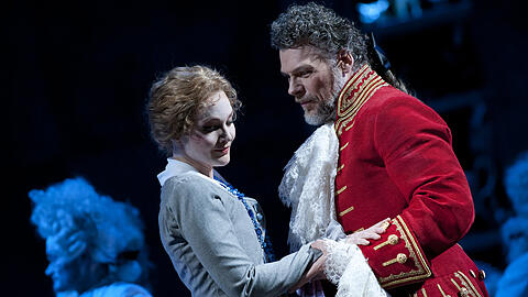 Gary Martin und Thérese Wincent in Detlev Glanerts Oper &bdquo;Joseph Süß&ldquo;.