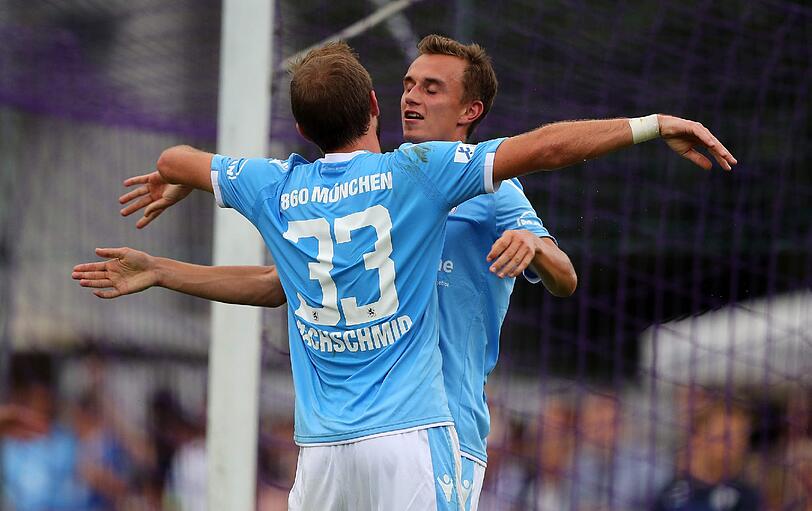 Der TSV 1860 gewinnt im Toto-Pokal mit 4:0 gegen den Bezirksligisten VfR Neuburg. Die Bilder zum Durchklicken.