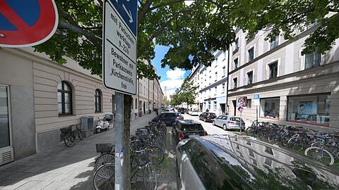 Mit Anwohner-Parkausweis kann man in der Kirchenstraße in Haidhausen parken, ohne nochmal extra zu zahlen. Doch was soll der Anwohner-Ausweis kosten?