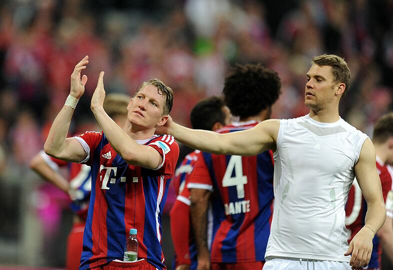Lob gibt's vom Welttorhüter nicht nur für den Siegtorschützen Bastian Schweinsteiger.