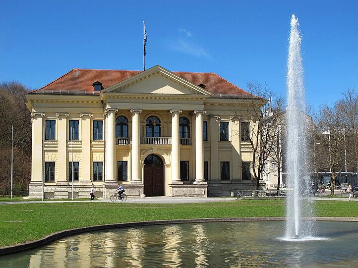 Wasserspiele am Prinz-Carl-Palais