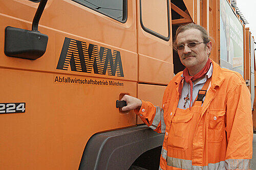 Bekommt ab sofort mehr Geld: Egon Libera, Laster-Fahrer bei der städtischen Müllabfuhr.