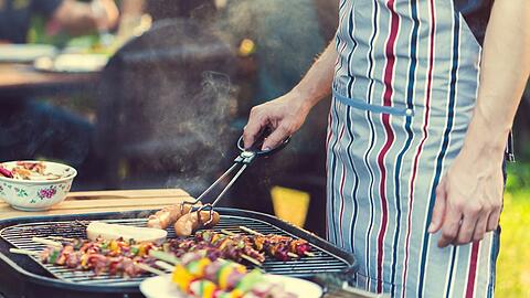 Das richtige Werkzeug darf in der Grillsaison nicht fehlen.