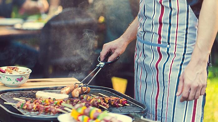 Das richtige Werkzeug darf in der Grillsaison nicht fehlen.