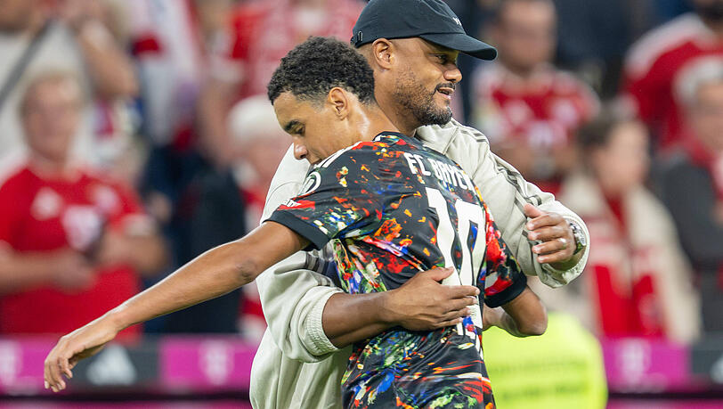 Der Bayern-Trainer und sein Spielmacher: Vincent Kompany (l.) mit Jamal Musiala. Der Bayern-Trainer und sein Spielmacher: Vincent Kompany (l.) mit Jamal Musiala.