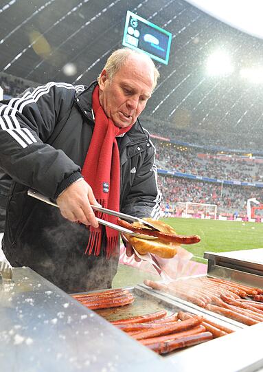 H wie Hoeneß: Seine Grillwürschtl schneiden bei Stiftung Warentest sehr gut ab, werden als &bdquo;besonders aromatisch und würzig&ldquo; eingestuft.