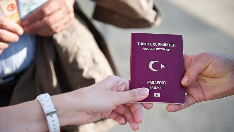 Bei der visafreien Einreise geht es um Kurzaufenthalte von bis zu 90 Tagen im eigentlich grenzkontrollfreien Schengen-Raum. Bei der visafreien Einreise geht es um Kurzaufenthalte von bis zu 90 Tagen im eigentlich grenzkontrollfreien Schengen-Raum.