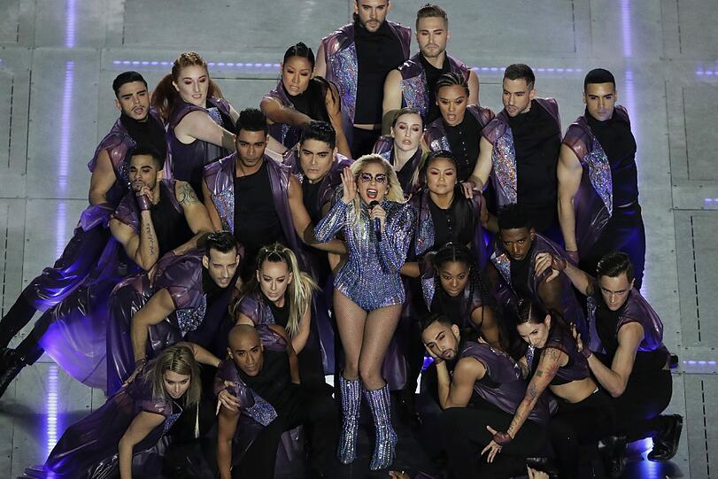 Die Bilder vom Super Bowl 51 und der Halbzeitshow mit Lady Gaga.