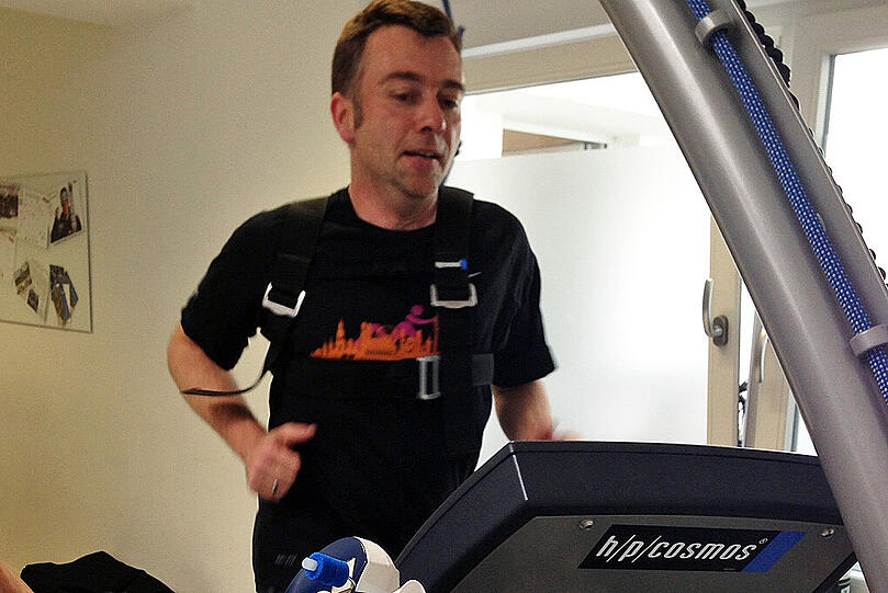 AZ-Sportchef Gunnar Jans bei der Leistungsdiagnostik.