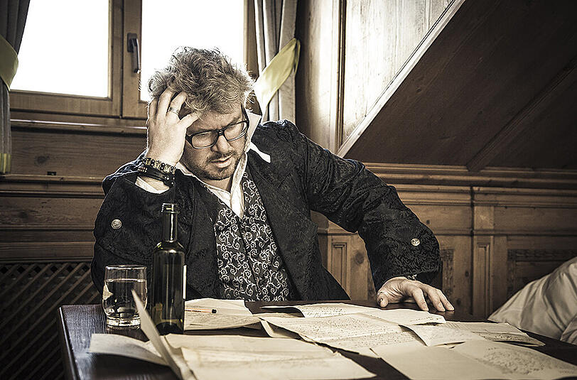 Der Münchner Moses Wolff ist Kabarettist, Schauspieler, Musiker und Autor und steht seit exakt 25 Jahren auf der Bühne.