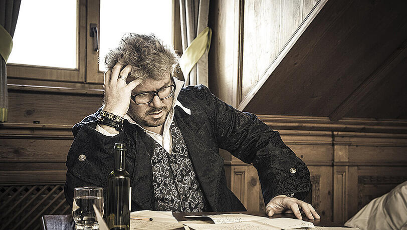 Der Münchner Moses Wolff ist Kabarettist, Schauspieler, Musiker und Autor und steht seit exakt 25 Jahren auf der Bühne. Der Münchner Moses Wolff ist Kabarettist, Schauspieler, Musiker und Autor und steht seit exakt 25 Jahren auf der Bühne.