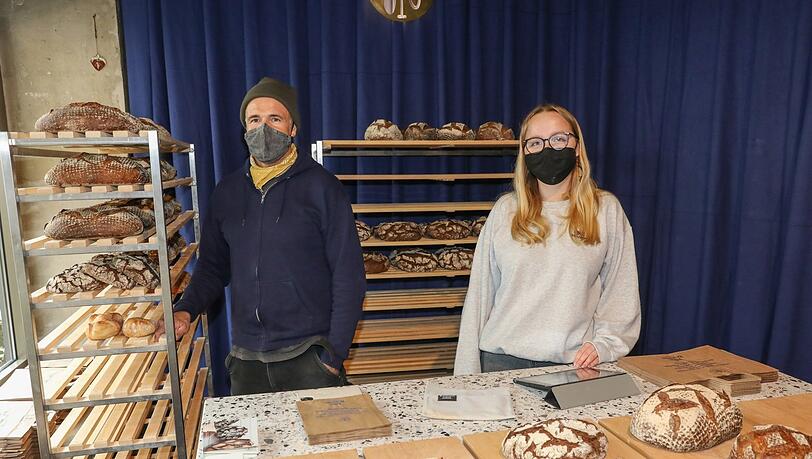 Aroma-Chef Jürgen Altmann und Stella Blättel von Julius Brantner Bäckerei im neuen Pop-up-Laden im Glockenbachviertel. Aroma-Chef Jürgen Altmann und Stella Blättel von Julius Brantner Bäckerei im neuen Pop-up-Laden im Glockenbachviertel.