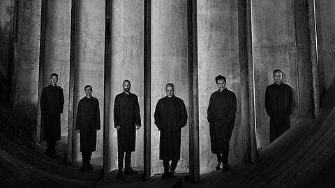 Rammstein, fotografiert von Bryan Adams.