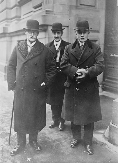 Ministerpräsident Eugen von Knilling (l.) mit Konrad von Preger, bayerischer Gesandter in Berlin (r.), 1922.
