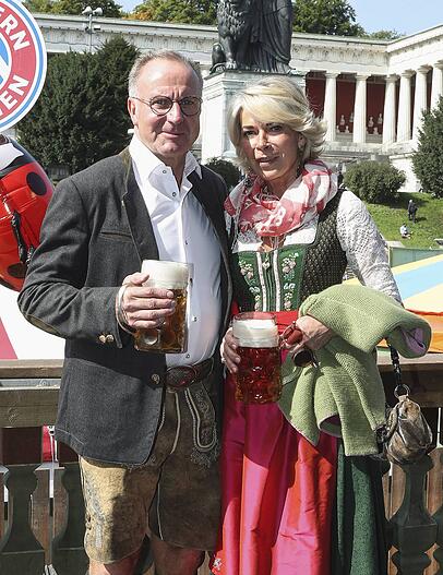 Die Frau an seiner Seite: Martina Rummenigge. Die Frau an seiner Seite: Martina Rummenigge.