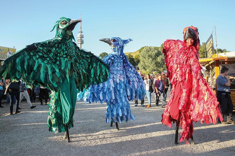 Performances und Walk-Acts: Stelzen