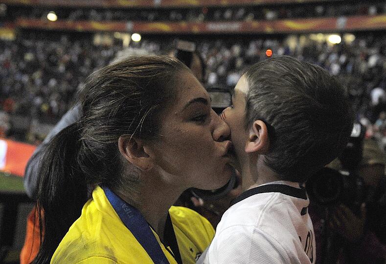 Schöne Hope Solo: So trauert die Amerikanerin nach dem verlorenem Finale gegen Japan