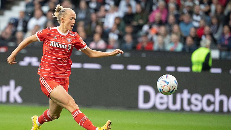 Mit einer Enttäuschung sind die Fußballerinnen des FC Bayern München in die 34. Saison der Frauen-Bundesliga gestartet.