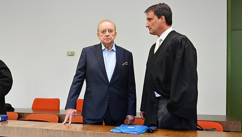 Zweiter Prozesstag (1. Juli) im Strafverfahren gegen Alfons Schuhbeck (l.) wegen des Verdachts des Subventionsbetrugs vor dem Landgericht München.