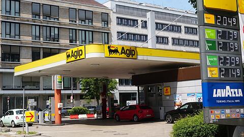 Hier wird der Ansturm wohl bald gro&szlig; sein: Tankstelle in der N&auml;he des Sendlinger Tors.