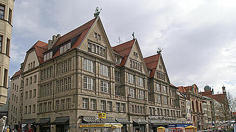 Das Edel-Kaufhaus Oberpollinger am Stachus hat eine Sonderrolle bei Karstadt, weil es in eine Extra-Sparte gehört.