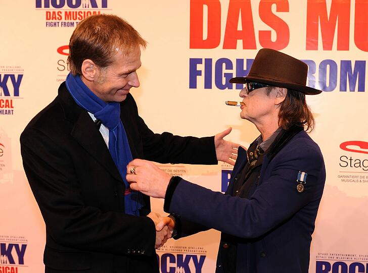 Der Sänger Udo Lindenberg (r) und der Geschäftsführer von Stage Entertainment Deutschland, Johannes Mock-O'Hara