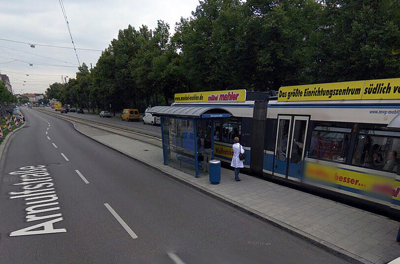 Die betroffene Haltestelle Deroystraße vor dem Unfall.
