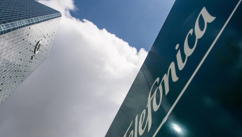 Das Logo des Telekommunikationsanbieters Telefonica ist auf einem Schild vor dem O2-Uptown-Hochhaus zu sehen. Foto: Lino Mirgeler/Archiv Das Logo des Telekommunikationsanbieters Telefonica ist auf einem Schild vor dem O2-Uptown-Hochhaus zu sehen. Foto: Lino Mirgeler/Archiv