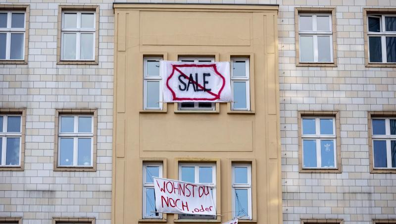 Erst Mitte Juli hatte die Gewobag rund 670 Wohnungen auf der Berliner Karl-Marx-Allee zurückerworben. Erst Mitte Juli hatte die Gewobag rund 670 Wohnungen auf der Berliner Karl-Marx-Allee zurückerworben.