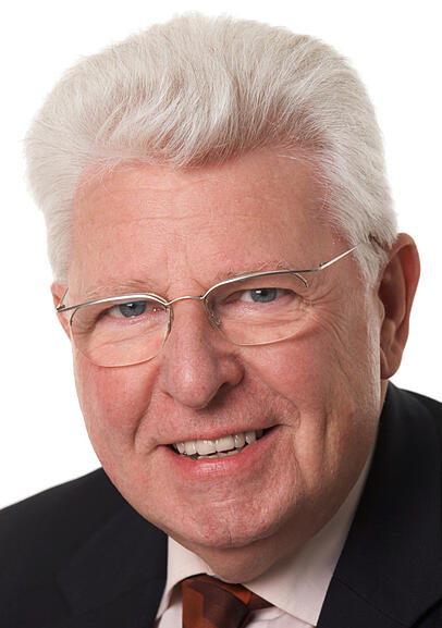 Der 78-jährige Heinrich Oberreuter ist Direktor des Instituts für Journalistenausbildung Passau. Zuvor lehrte er als Professor an der Universität Passau und war von 1993 bis 2011 Direktor der Akademie für Politische Bildung in Tutzing. Der 78-jährige Heinrich Oberreuter ist Direktor des Instituts für Journalistenausbildung Passau. Zuvor lehrte er als Professor an der Universität Passau und war von 1993 bis 2011 Direktor der Akademie für Politische Bildung in Tutzing.